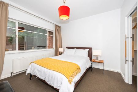 Spacious Three-Bedroom Home with Courtyard and Modern Comforts - Photo 2