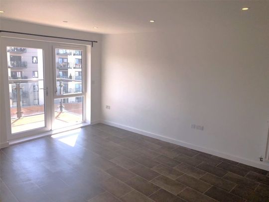 2 Bedroom Flat / Apartment - Centenary Plaza, Southampton - Photo 1