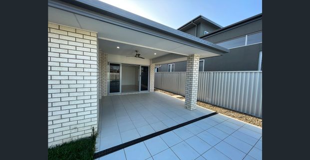 Beautiful Family Home In Hope Island - Photo 1