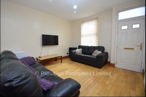 6 Bedroom House Properties Hyde Park - Photo 1