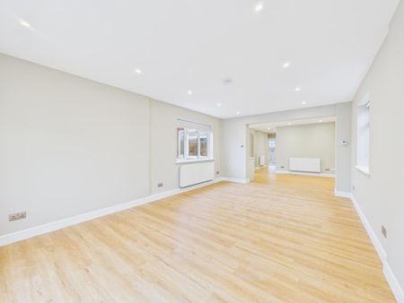 3 bedroom detached bungalow to rent - Photo 3