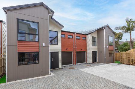 Brand New Townhouse in New Lynn！！ - Photo 2