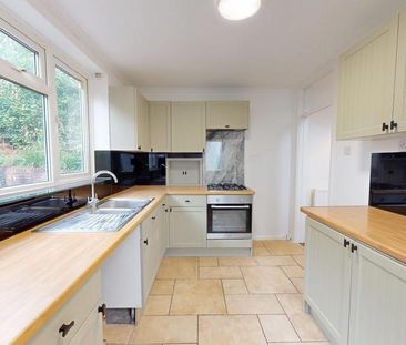 4 bedroom semi-detached house to rent - Photo 1