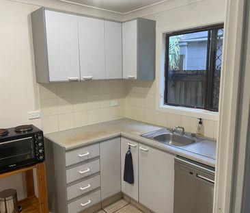 FULLY FURNISHED ONE BEDROOM GRANNY FLAT - Photo 5