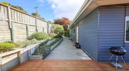 Modern, Sunny 4-Bedroom Home with Stunning Views! - Photo 3