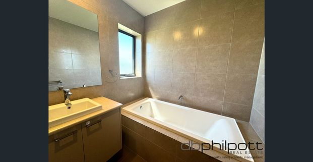 Beautiful, Modern 4-Bedroom Family Home! - Photo 1