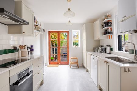 3 Bed Terraced House, Alton Road, N17 - Photo 4