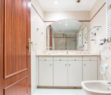 Room in a shared 5-bedroom apartment for rent in Ciutat Jardí - Foto 4