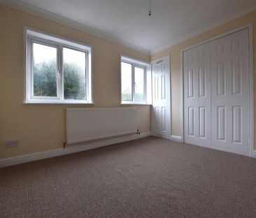 3 Bedroom Semi Detached To Let - Photo 3