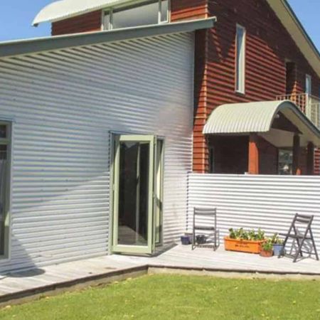 Stylish, Modern Home with Indoor-Outdoor Flow - Photo 3