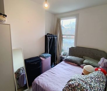 Room in a Shared House, Broadway Avenue, CR0 - Photo 2