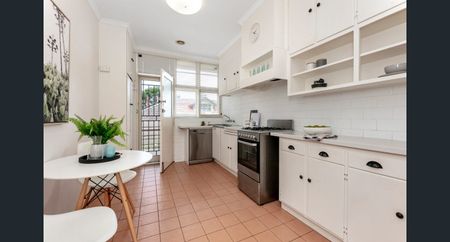 TOP FLOOR IN A BLUE CHIP ENCLAVE - Photo 4