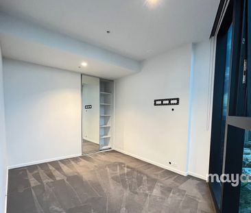 2 Bedroom + Albert Park view in Perfect Southbank Location! - Photo 1