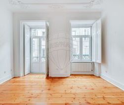 Apartment Renovated 3 bedrooms for rent Mercês Lisboa - balcony, ce... - Photo 3