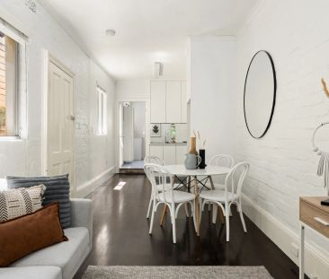 Classic worker's terrace with rear lane access to parking - Photo 6