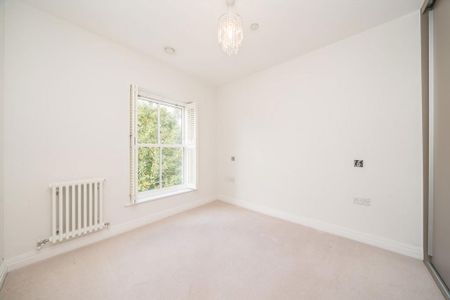 4 bedroom end of terrace house to rent - Photo 4