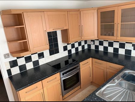 house to rent Bembridge, Netley Abbey, Southampton, Hampshire, SO31 - Photo 3