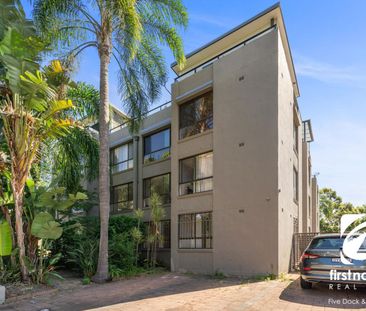 BOUTIQUE TWO BEDROOM GARDEN APARTMENT - Photo 6