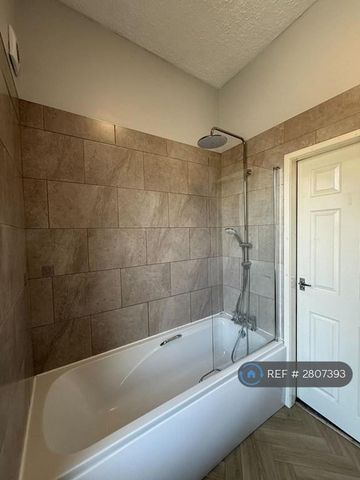 2 bedroom end of terrace house to rent - Photo 4