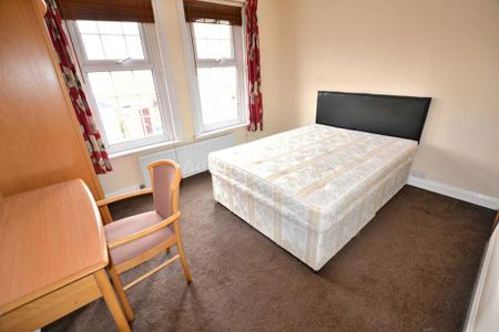 4 bedroom terraced house to rent - Photo 4