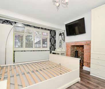 4 Bed Semi-Detached House, Audrey Gardens, HA0 - Photo 2