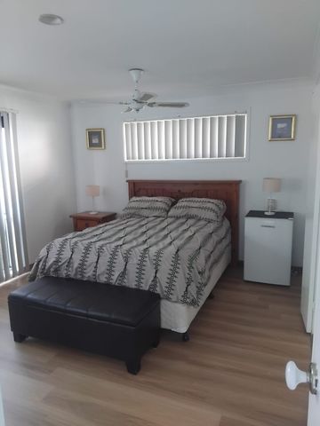 One Master Bedroom fully furnished with full ensuite. - Photo 4