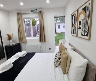 Coles Crescent - Photo 2