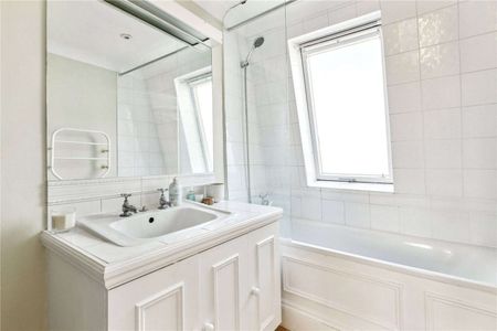 Neutrally decorated two bedroom, split level apartment off the Wandsworth Bridge Road. - Photo 4