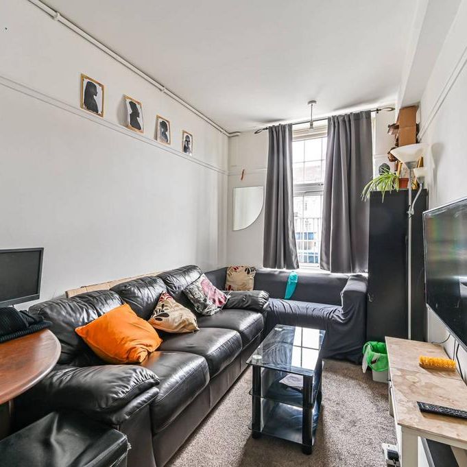 4 bedroom flat to rent - Photo 1