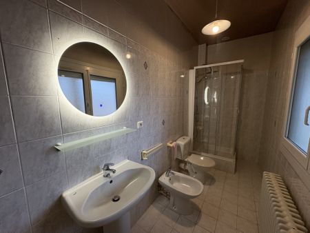 Location Appartement 3 pièces 77m² AGEN 47000 - Photo 5