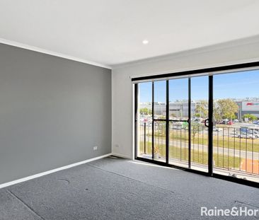 Newly Renovated 2 Bedroom Apartment In The Heart Of Gungahlin - Photo 3