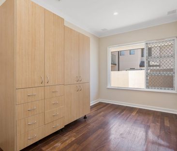 Bayswater Haven: Convenience Meets Comfort - Photo 1