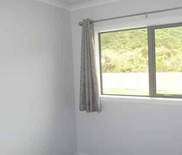 Wainuiomata Living! - Photo 5