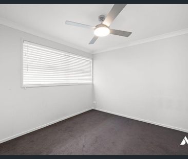 MODERN SIZEABLE FAMILY LIVING - Photo 4