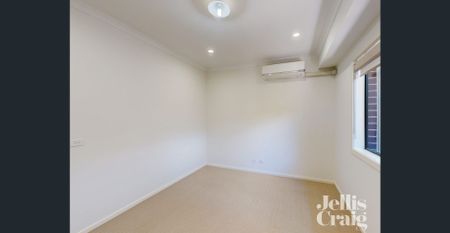 Stunning And Spacious Family Townhouse - Photo 5