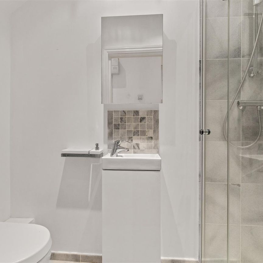 Greencroft Gardens, South Hampstead, London - Photo 1