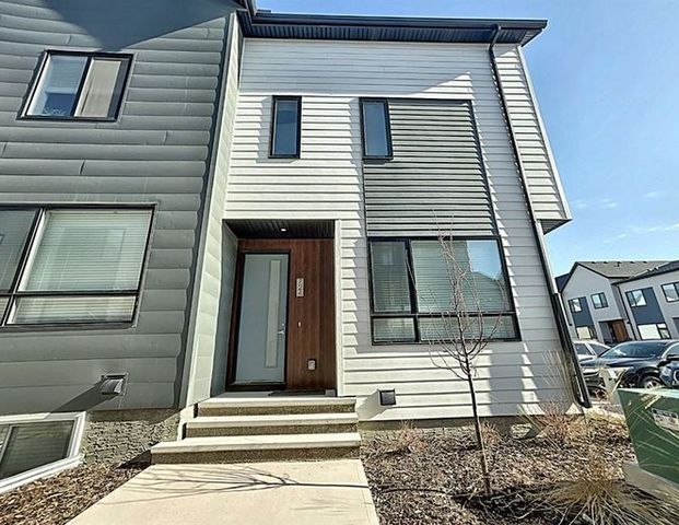 4 Bedroom Townhouse Available to Rent | Calgary - Photo 1