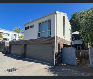 Entry via Broadoaks Street - Photo 2