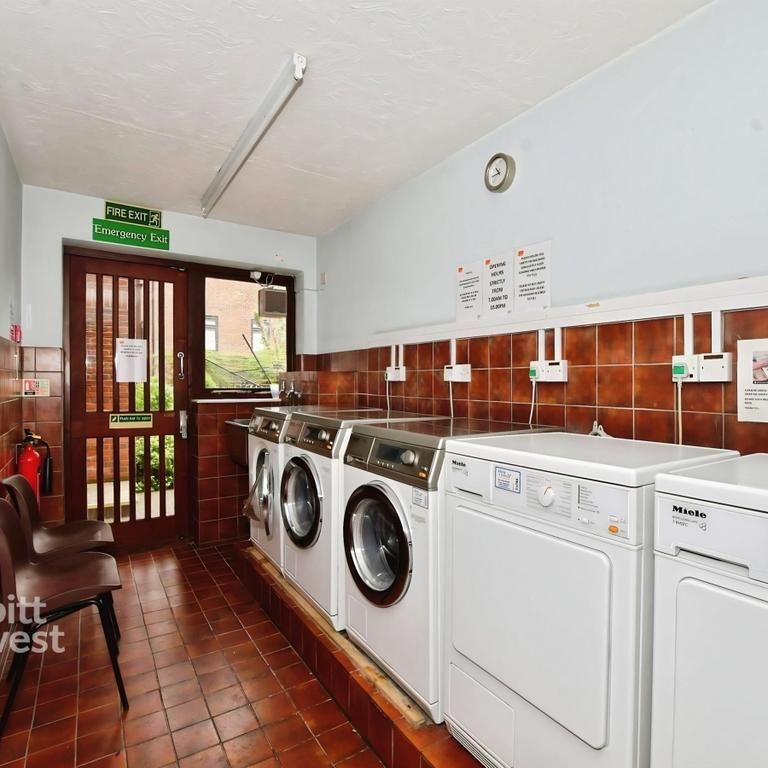 1 bedroom retirement property to rent - Photo 1