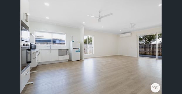 For Lease: Stunning Family Home in Beaconsfield - Photo 1