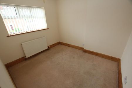 3 bedroom end of terrace house to rent - Photo 3