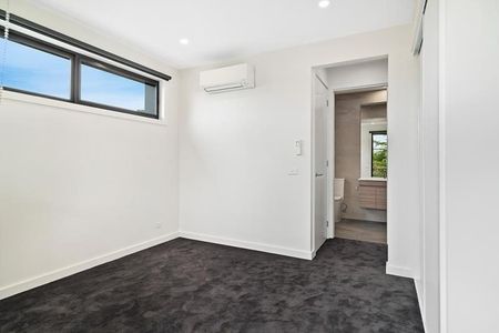 2/34 Prospect Road, Rosanna - Photo 2