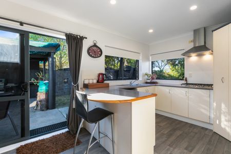 Spacious And Central - Papamoa - Photo 5