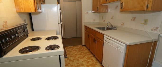 Sunset Manor | 1304 1 Ave., Wainwright - Photo 1