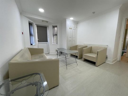 3 bedroom apartment to rent - Photo 1