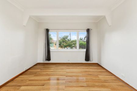 Two bedroom home in a great location - Photo 2