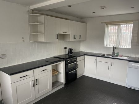 3 bed Terraced - To Let - Photo 3