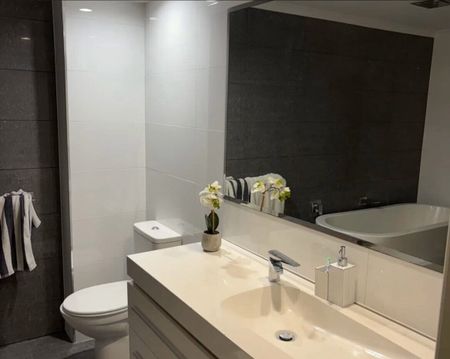 Broadbeach Waters - Photo 4