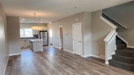 21455 Sheriff King Street Southwest, Calgary - Photo 5