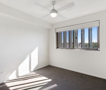 2 BEDROOM APARTMENT WITH CITY VIEWS - Photo 6